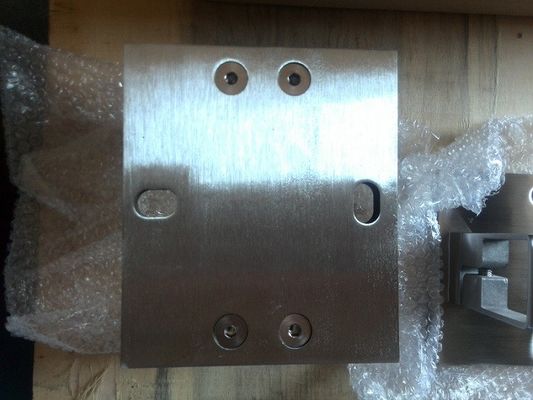 Reborde cuadrado del soporte de la pared de la barandilla del acero inoxidable SS304 316 con la superficie del satén/del espejo