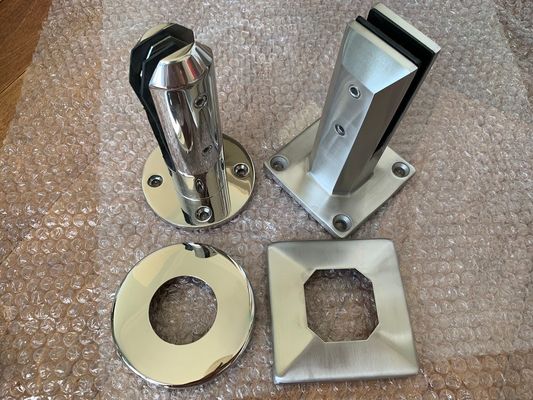 Verja de cristal Frameless de aluminio derecha 6063 T5 del piso