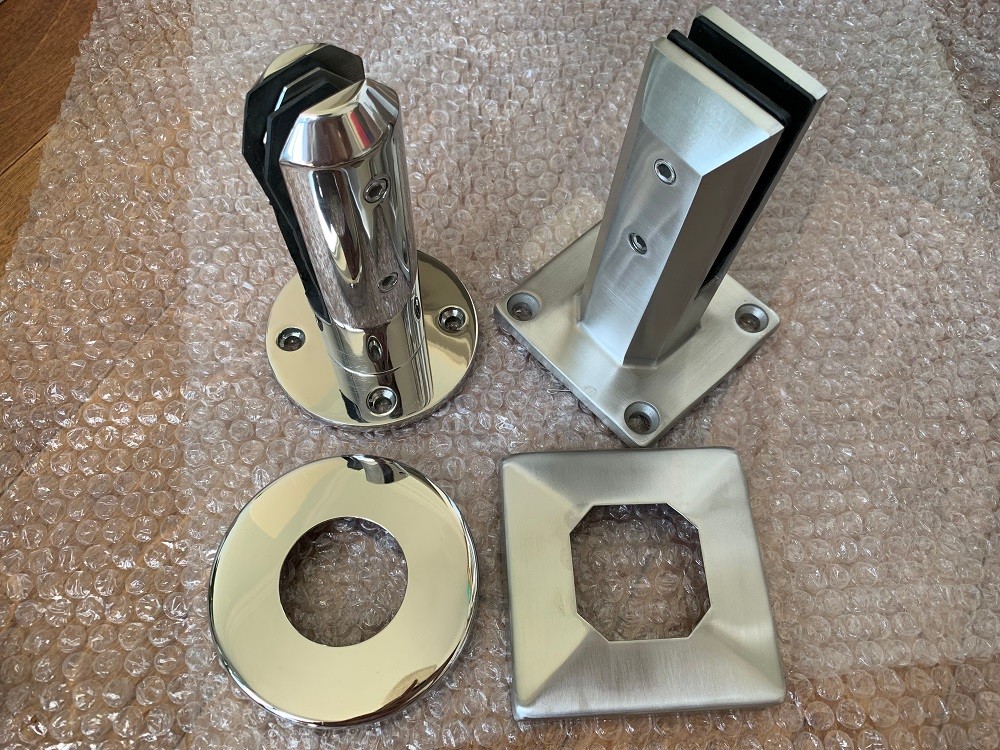 Verja de cristal Frameless de aluminio derecha 6063 T5 del piso